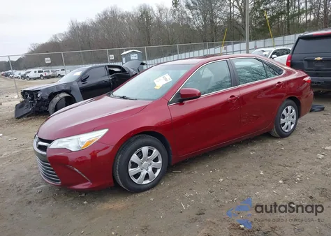 2016 Toyota Camry Le z USA, uszkodzony, nr VIN 4T1BF1FKXGU524163